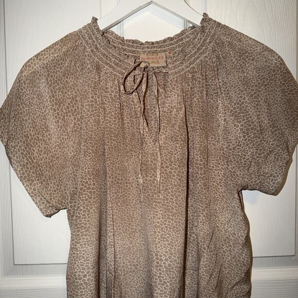 Rungolee Louise V Neck Smocked Neck Blouse Silk Size S Small Beige - Picture 2 of 6